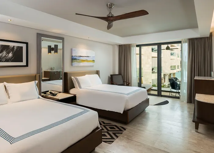 Thompson House By Hyatt Hotel 4*