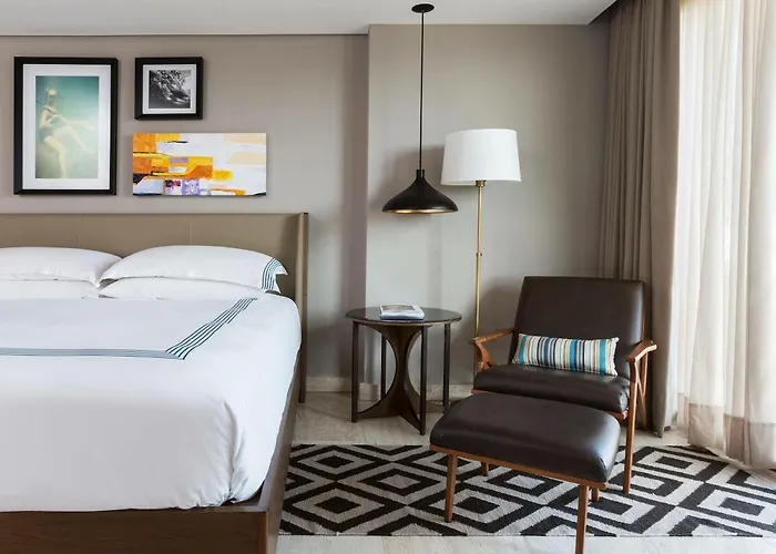Thompson House By Hyatt Hotel 4*